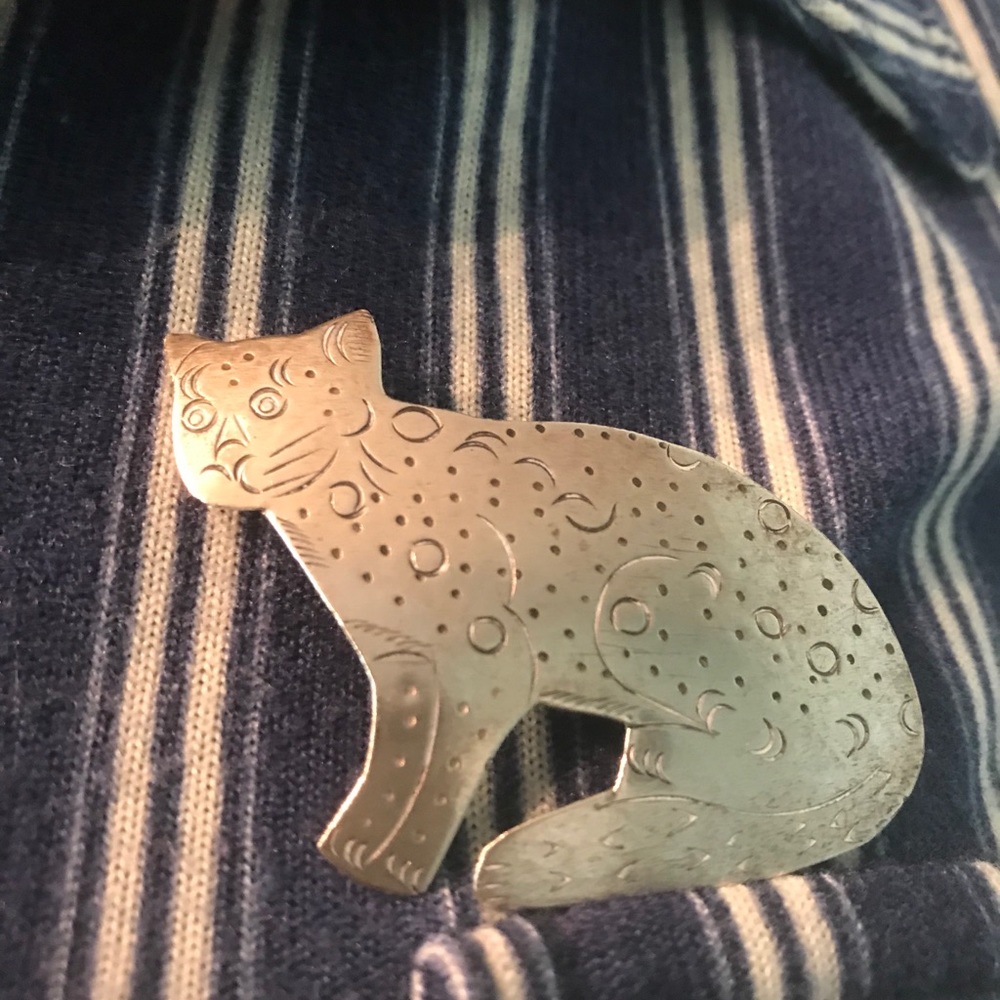 Silver Cat Pin - Picture 3 of 4